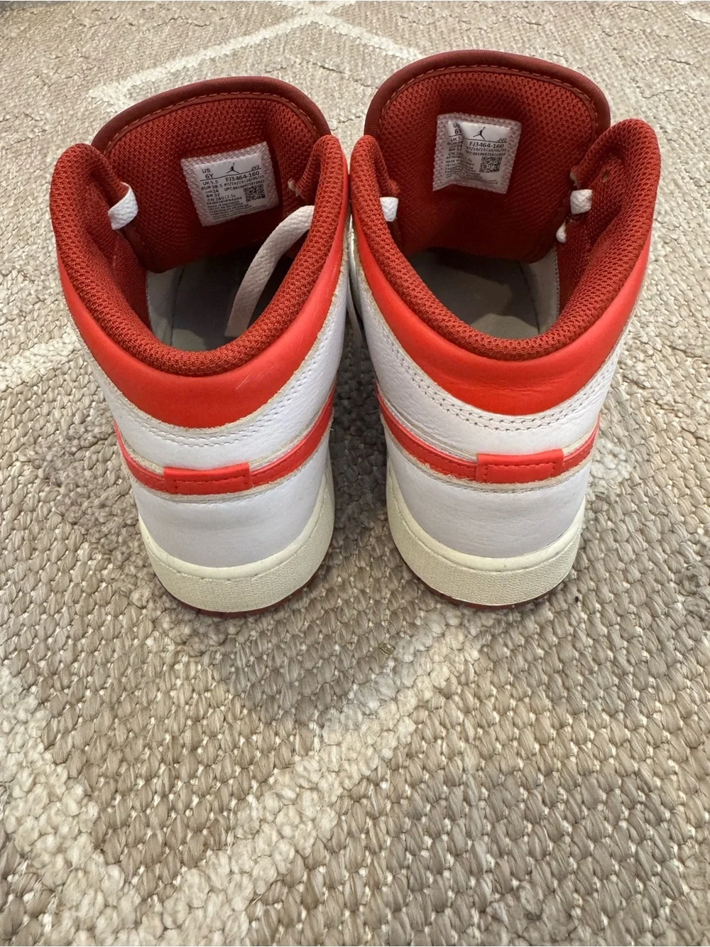 Air Jordan 1 Mid SE GS “White/Dune Red Size 6Y